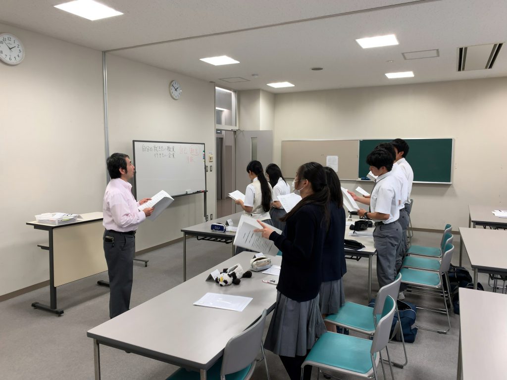 高大連携授業紹介:愛知県立緑丘高等学校・5 名古屋産業大学 現代ビジネス学部 高大連携授業紹介:愛知県立緑丘高等学校・5 名古屋産業大学 現代ビジネス学部