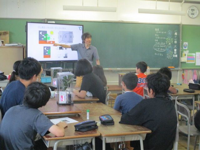 開明小学校での実験風景2
